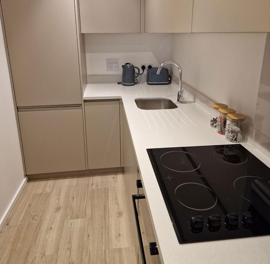 Station House Apartment *